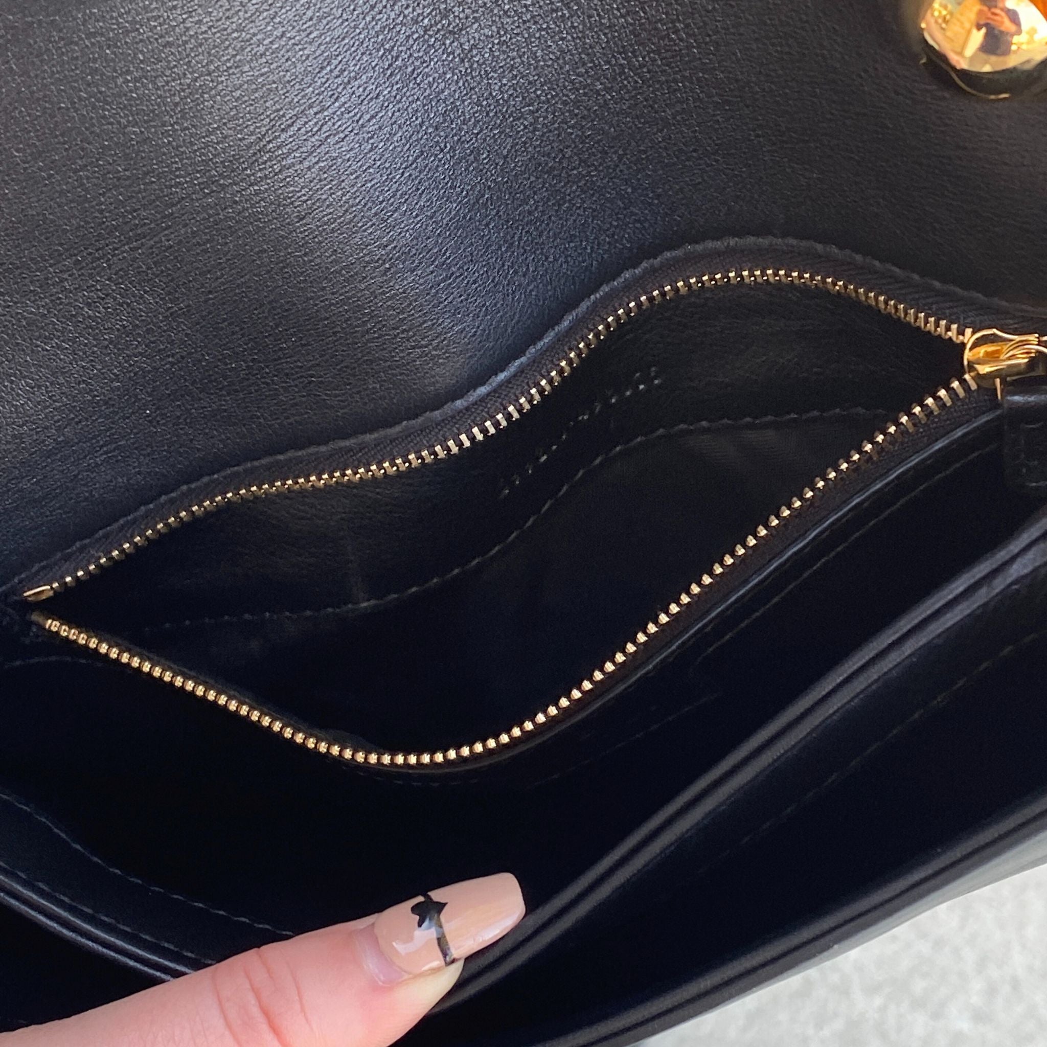 Gucci Blondie top handle bag in black leather