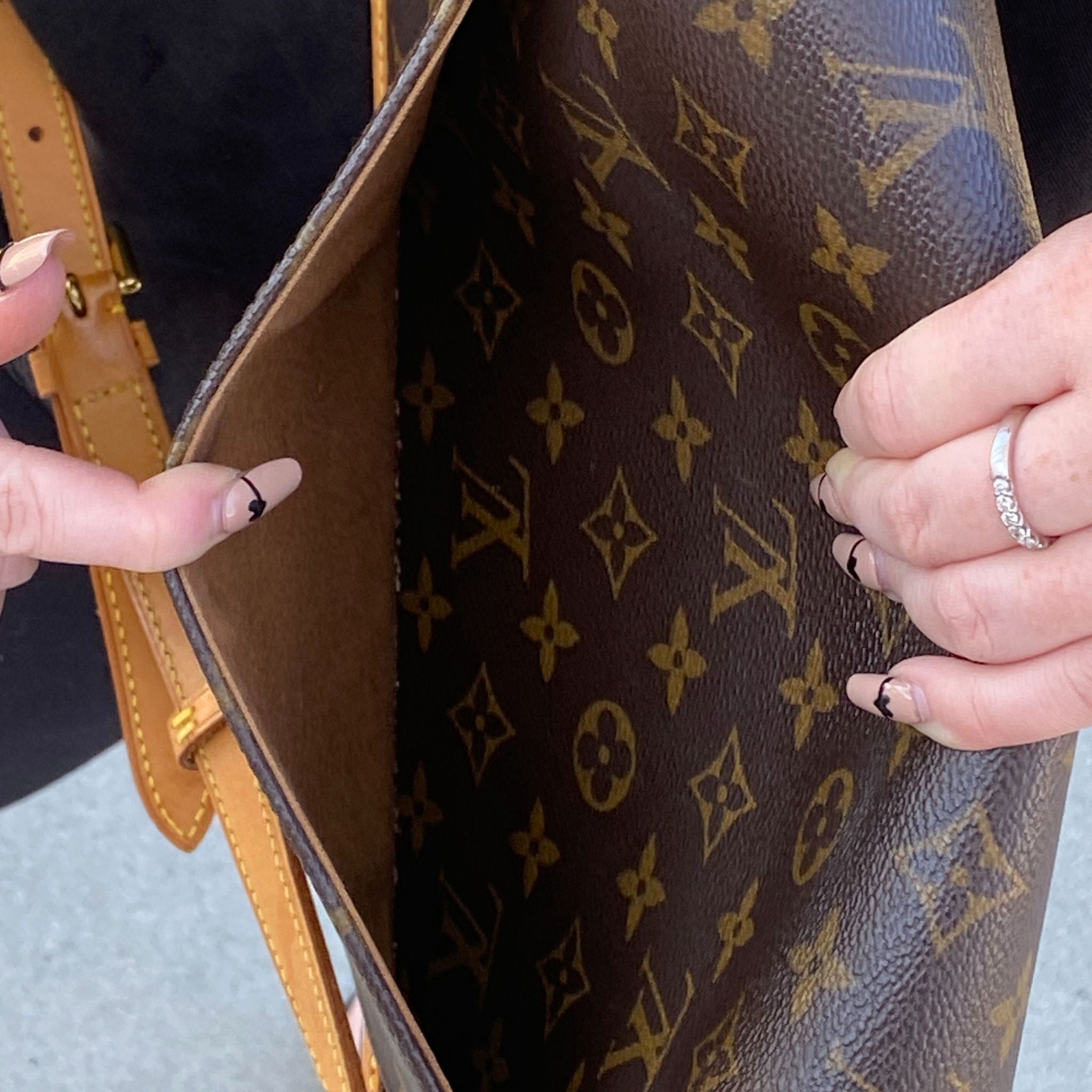 Louis Vuitton Brown Canvas Monogram Gold Hardware Dust bag incl. Bag