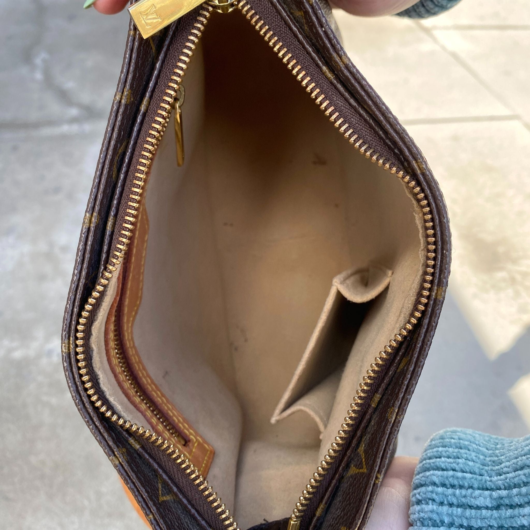 LOUIS VUITTON MONOGRAM CANVAS LOOPING MM Shopping Shoulder Bag, Vintage