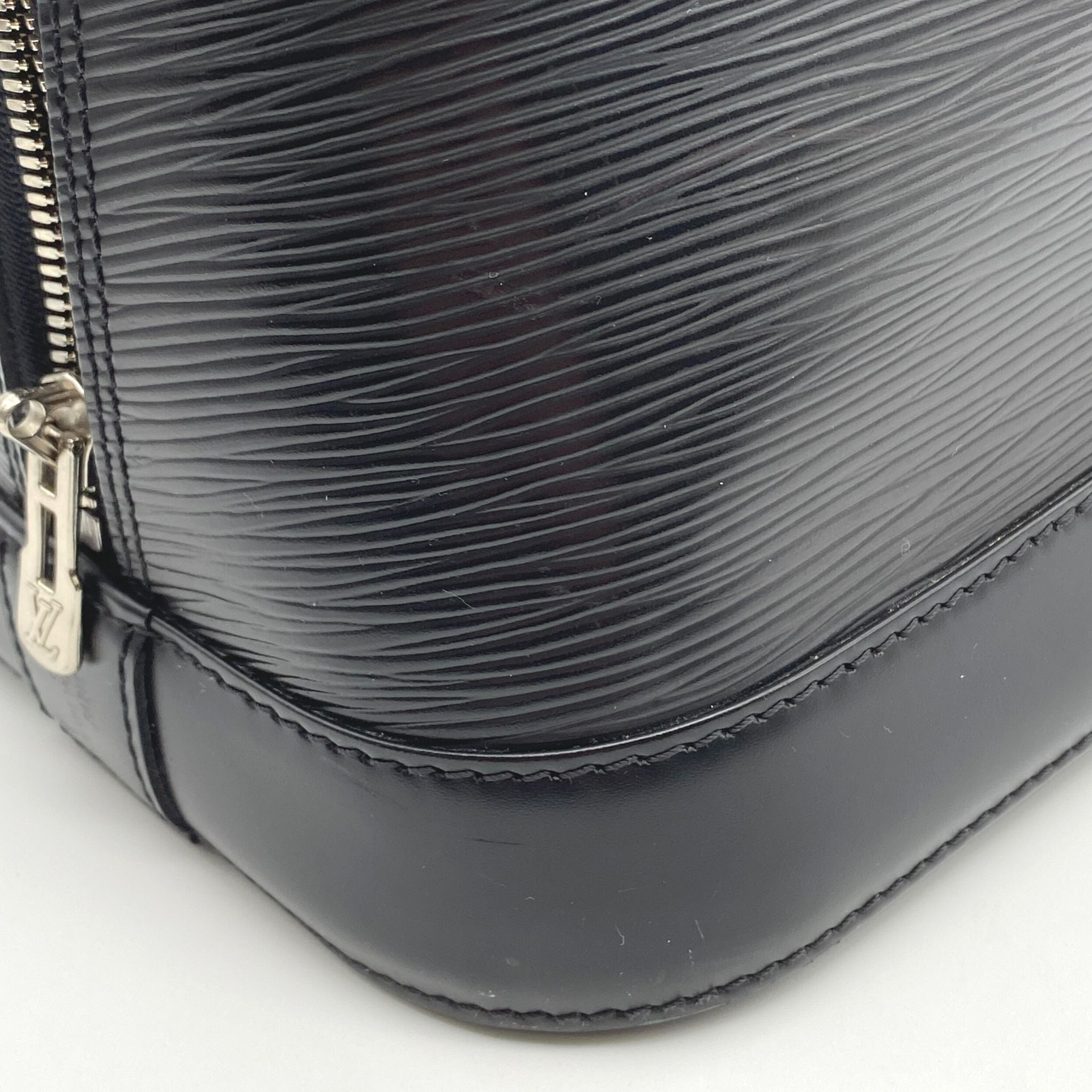 Alma leather handbag Louis Vuitton Black in Leather - 34784758